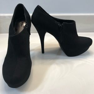 Missimo 5” Black Zippered Heel